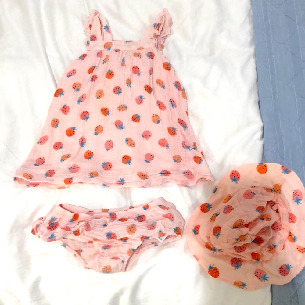 Angel Dear Strawberry Bloomer set with Hat